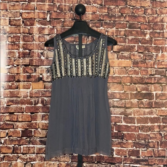 Hannah Jo- Gray beaded sleeveless top - Picture 1 of 2